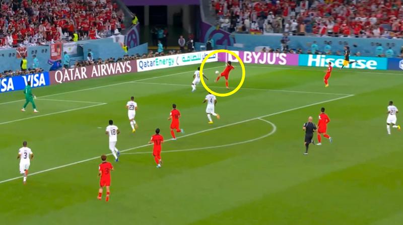 张玉宁停球给武磊,武磊进球张玉宁