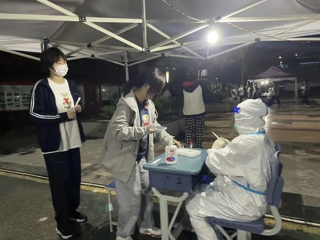 鐩涗笘鍗庤癁鐮ョ牶鍓嶈,鐩涗笘涓崕鐮ョ牶鍓嶈