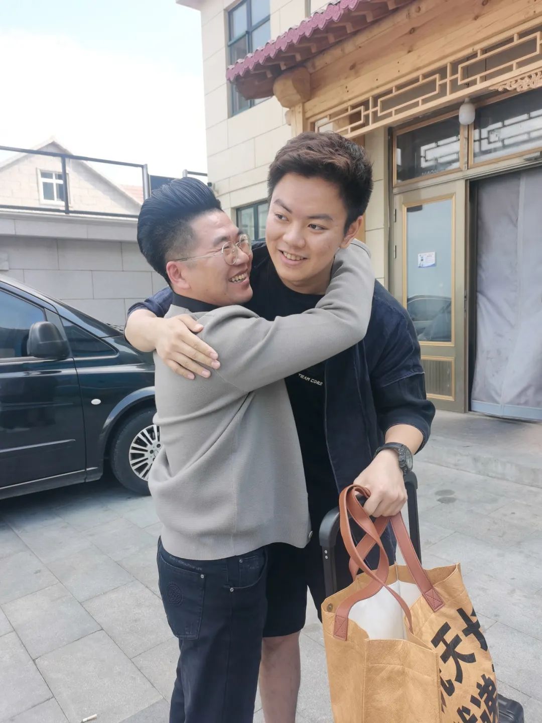 红瓦绿树碧海蓝天视频,红瓦绿树碧海蓝天图文