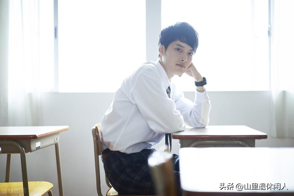 侄儿考上高中借宿3年,侄子借读三年考学后寒心