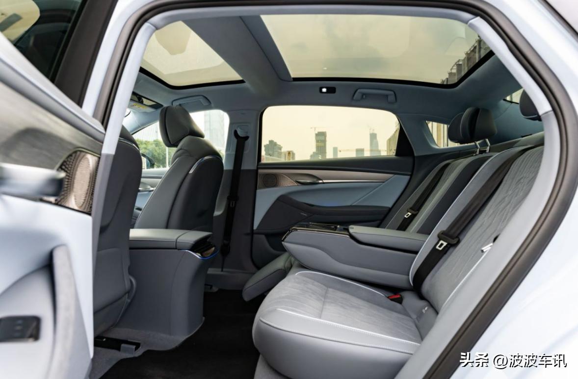 岚图和蔚来es6哪个值得买,岚图追光蔚来et7零百加速实测