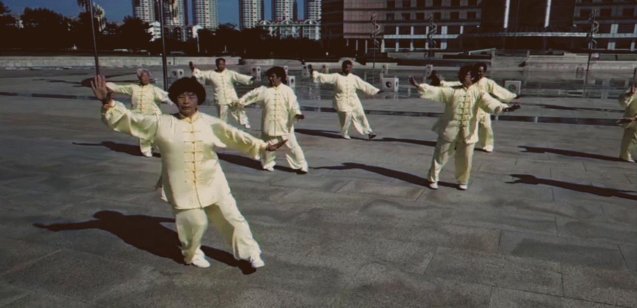 今年金秋银滩大拇指广场如果组织一场暮年婚礼秀，您来嗨不嗨？