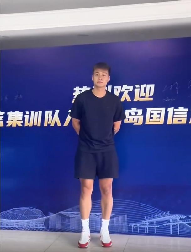 杜润旺胡明轩赵睿一起站起来,宏远三队队长赵睿