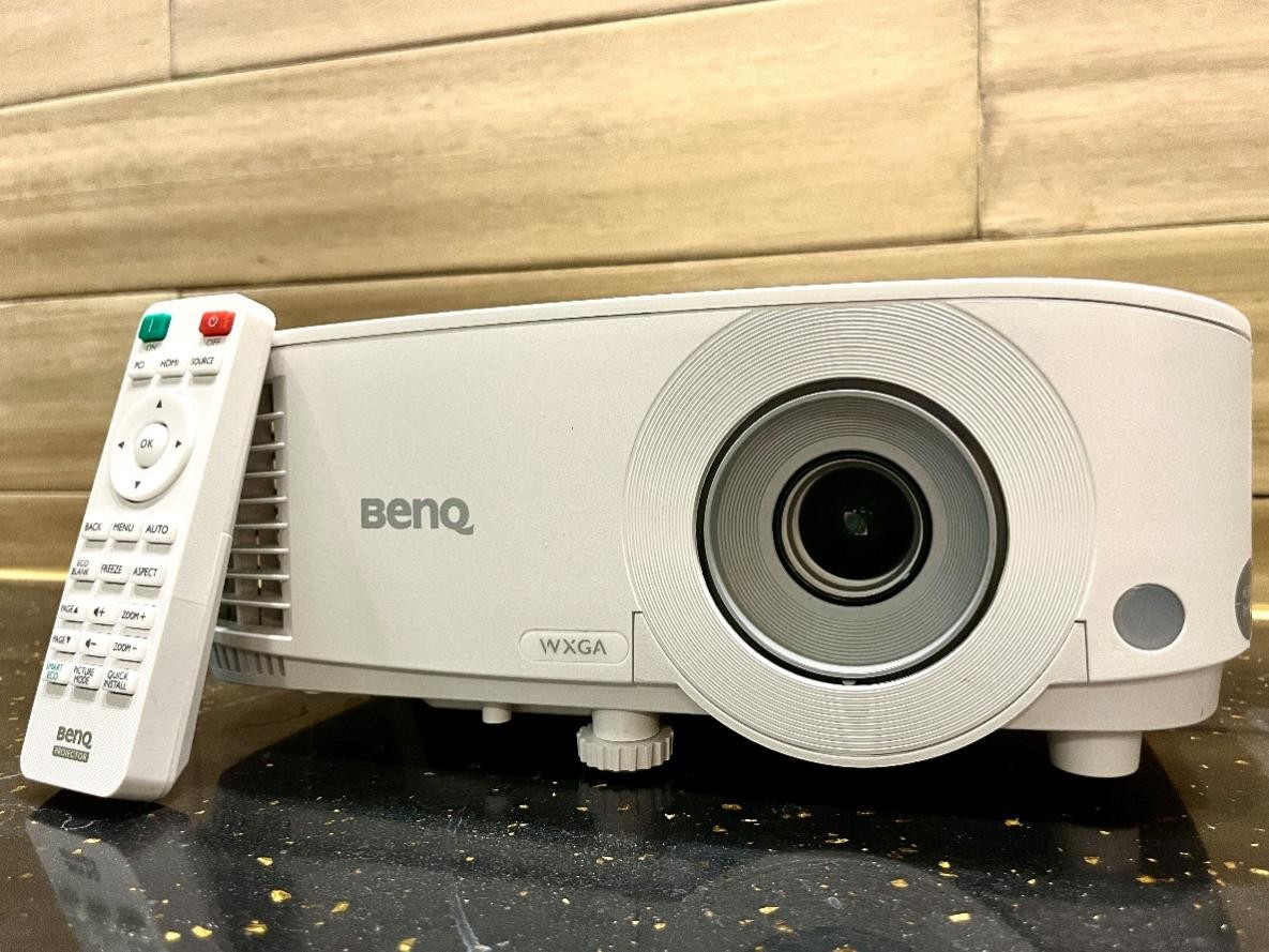 在家学习上课用投影仪,自己在家开培训班买哪款投影仪好