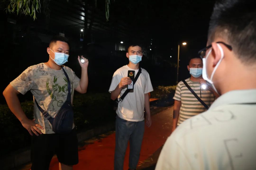 百日行动特警巡逻,百日行动扫黄警察抓捕过程