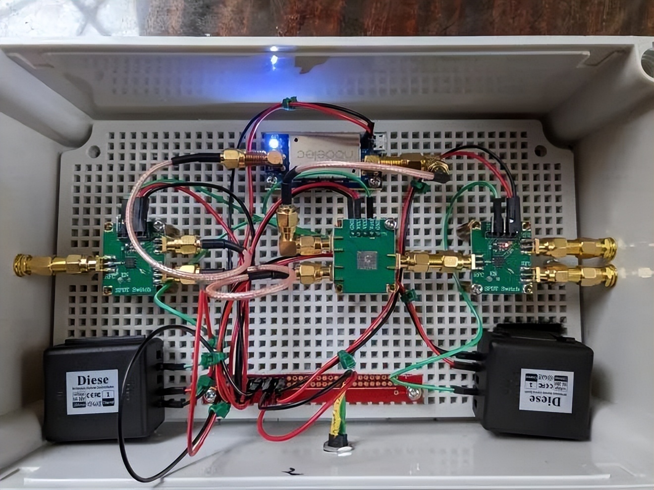 两部SDR接收器之间远程遥控切换天线和音频，解决多频点接收痛点