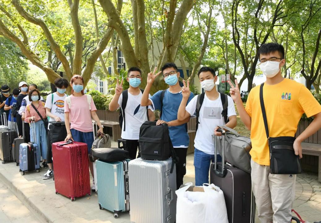 “哥哥结婚，我当新娘”，大学生国庆请假奇葩理由，导员无言以对