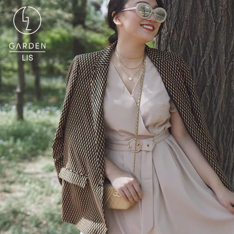 四十多岁人比较微胖穿流行女装,今年最流行的衣服女装30-40岁微胖