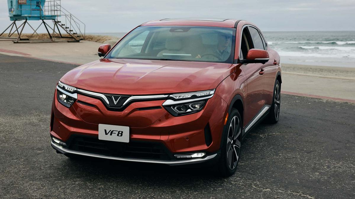 越南电动车vinfast试驾,美国车评人评价越南vinfast电车