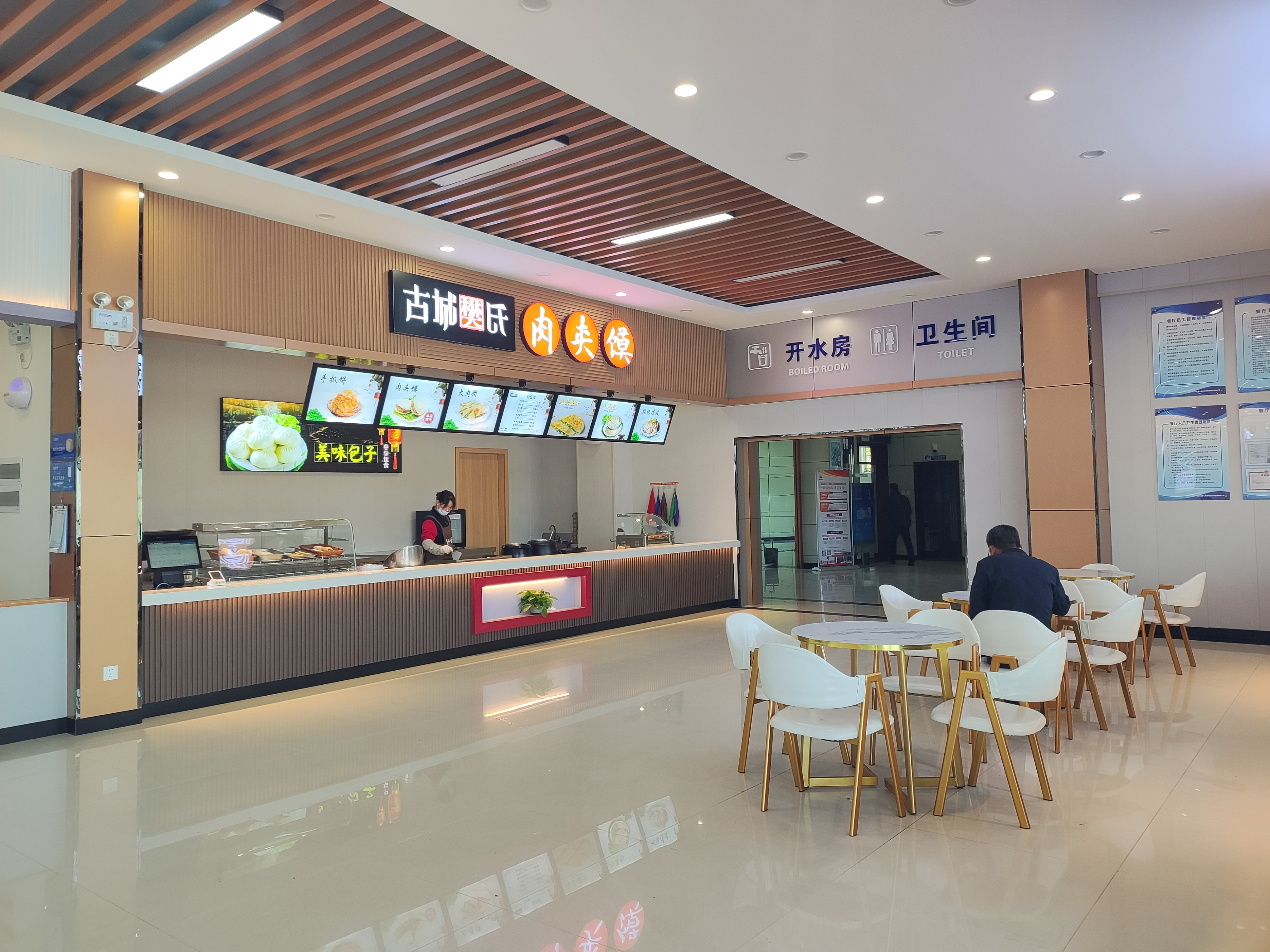 以创新赢未来以品质立天下,以创新赢未来做一个公益广告