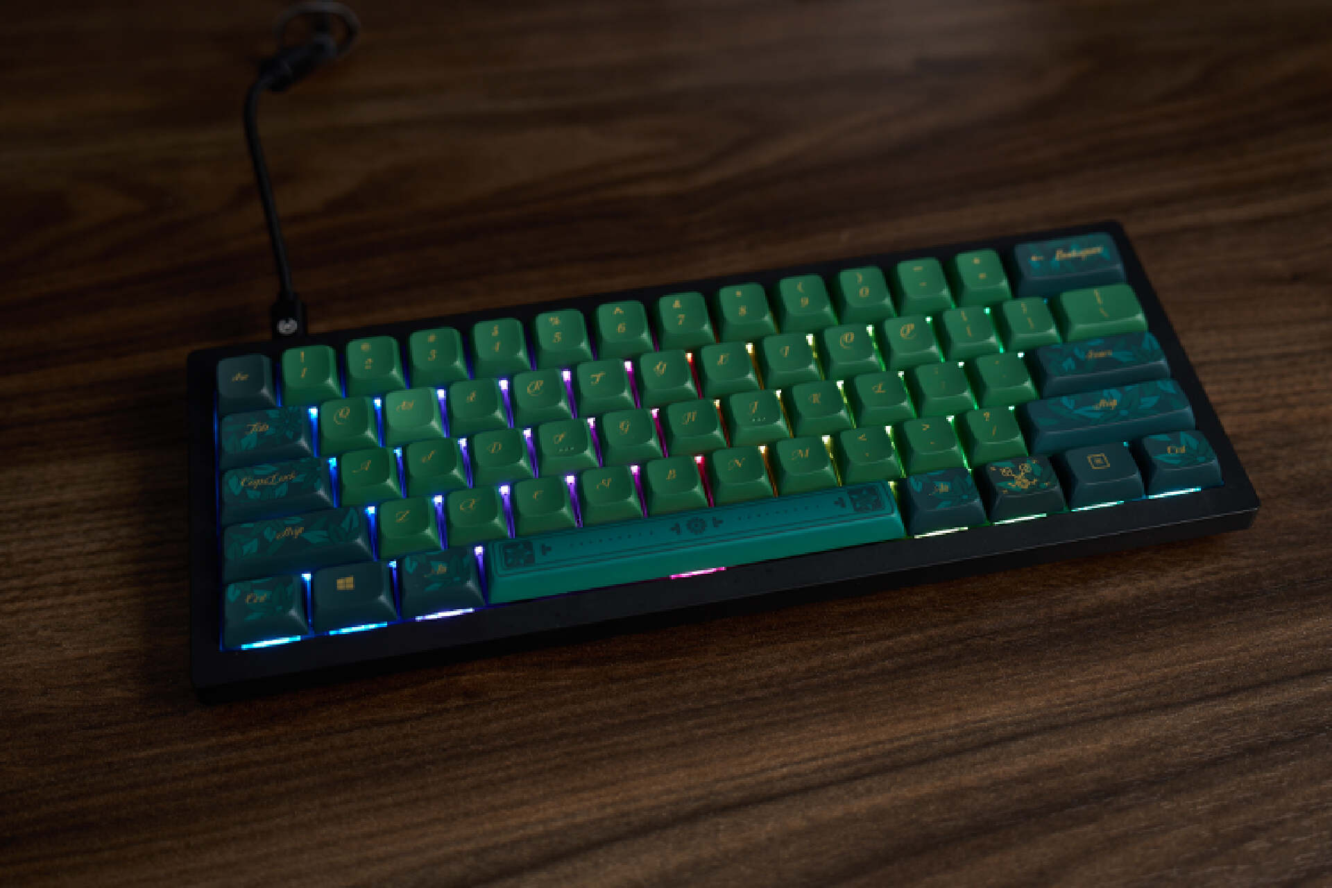 渴创V4键盘套件，除了不是无线连接，性价比很高