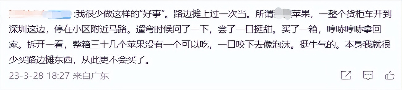 女学生可怜摆摊老人买下全部西瓜,学生看大爷卖瓜可怜