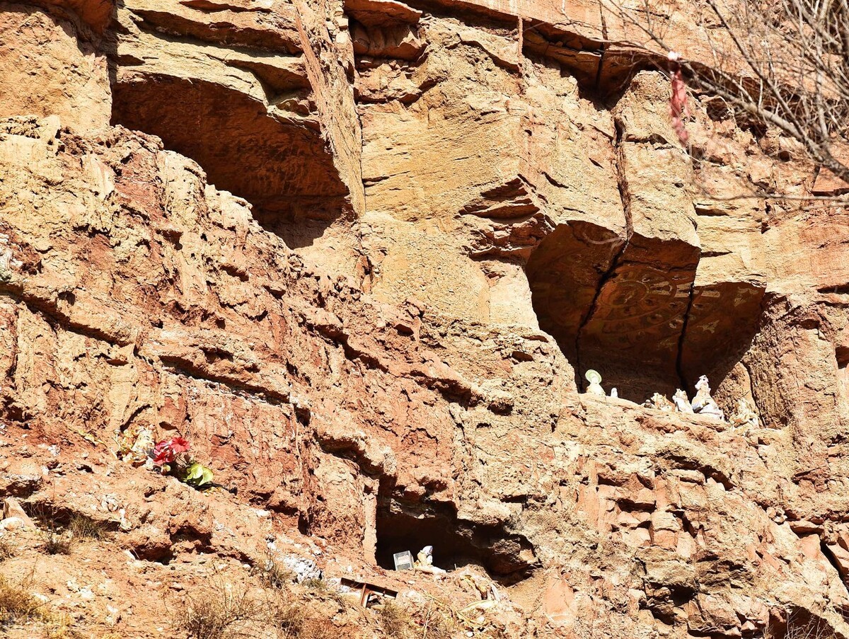 鎺㈠瑗垮煙鍙ら亾鐢樿們鏁︾厡涓濈桓涔嬭矾,鍏充簬涓濈桓涔嬭矾涓婄殑瑗垮畞