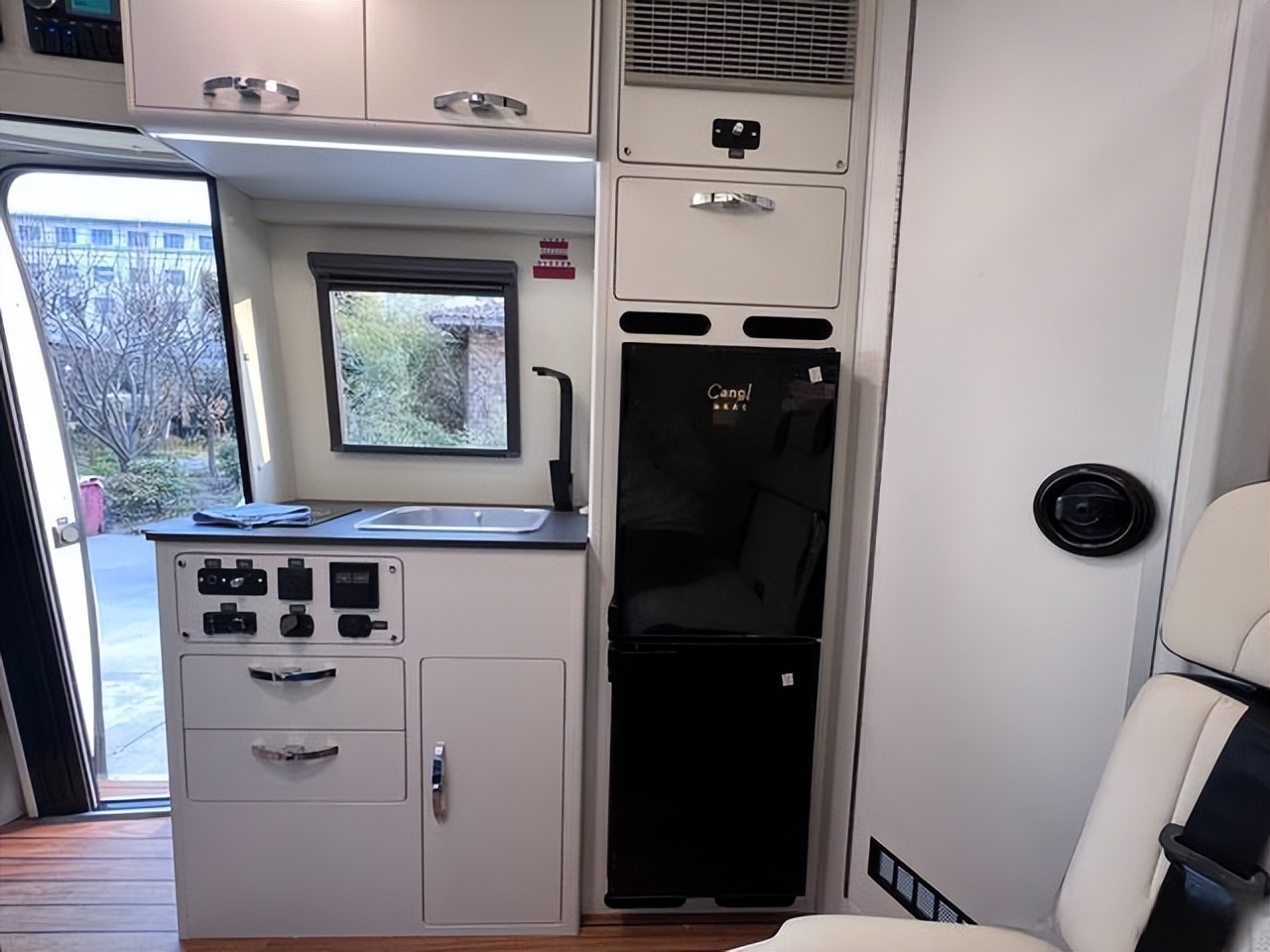 卫航v570房车价目表,卫航v570房车纵床