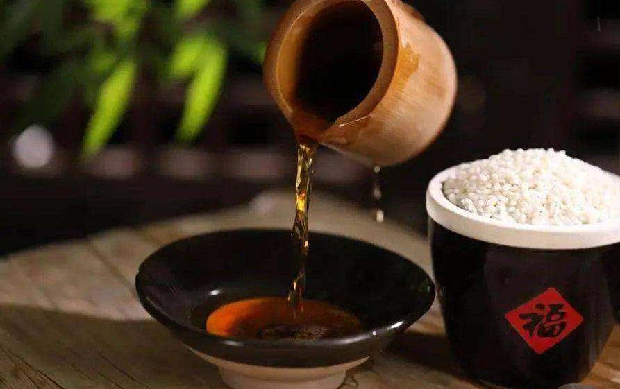 白酒喝常温的还是冰的容易醉,白酒是喝热的好还是冷的好