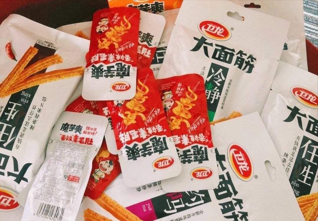 卫龙辣条包装被指涉低俗营销评论,卫龙辣条包装引质疑官方