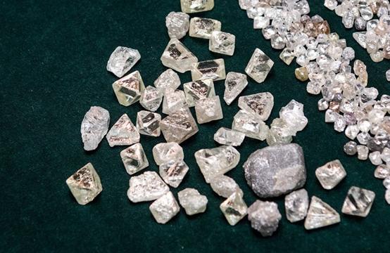 飞越俄罗斯上空,世界目前最大的钻石矿