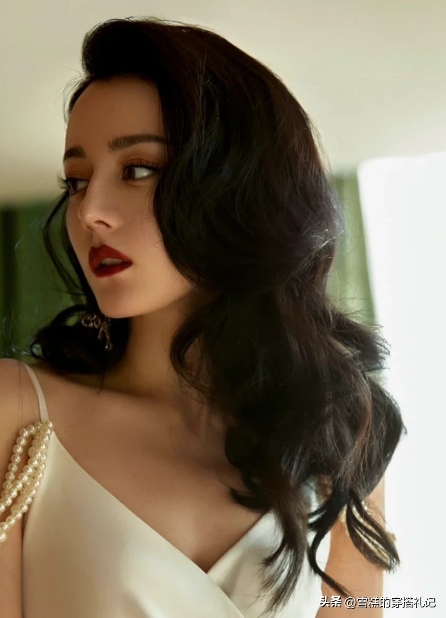 上尖下宽小脸脸型适合什么发型,脸型长的方圆脸适合什么发型