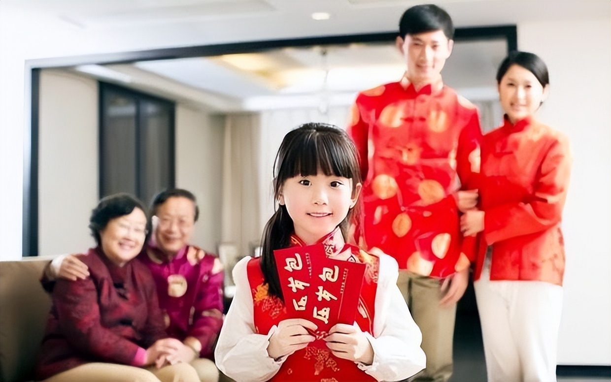 给娃压岁钱有“讲究”，除夕和初一哪天好？寓意不同，家长别给错