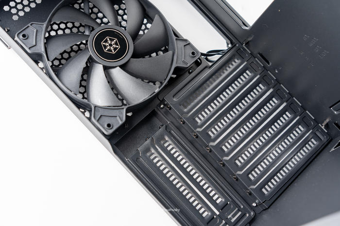 微星z690刀锋可以用1070ti吗,微星z690刀锋钛对比吹雪