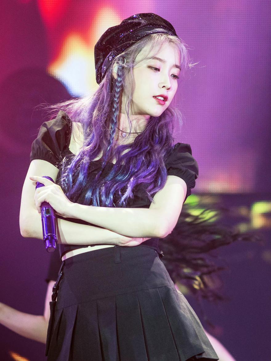 今年别再披头散发了三款减龄发型,秋冬季更适合有氛围感的发型