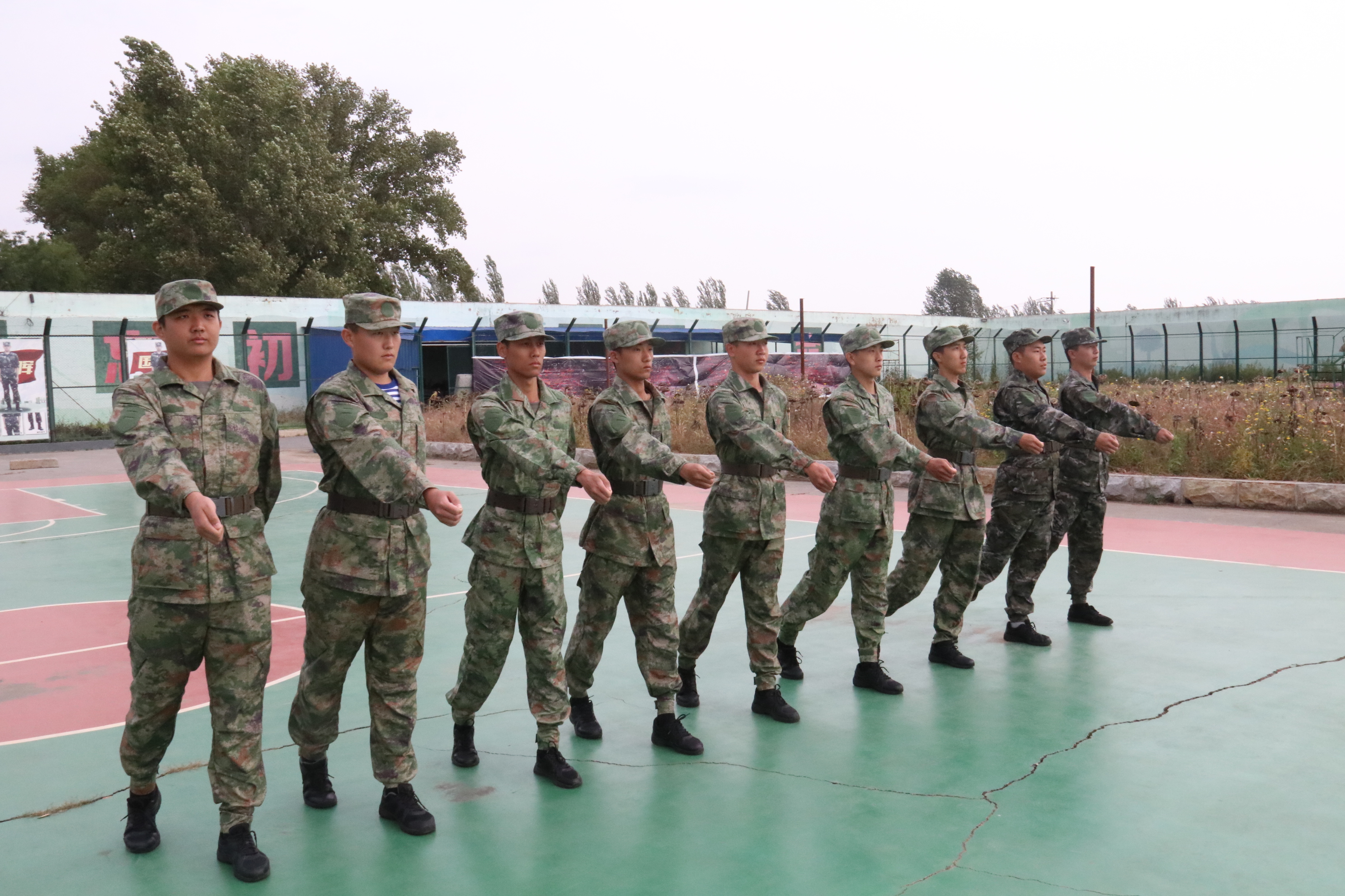 矢志从军报国绽放青*梦春**想辽宁省沈阳市2022年下半年新兵今日光荣启程奔赴军营