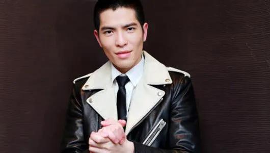 年龄小的嫁给年龄大明星,女人娶大明星要三思