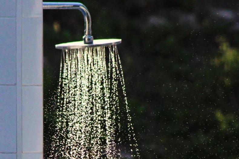 男子携妻小去水上乐园后感染“难言之隐”？夏天还能安全玩水吗？