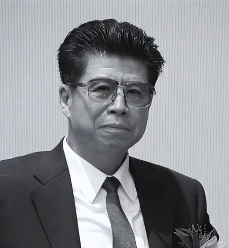 穷苦出身的省委书记，*养包**女主持人、后携巨款潜逃出国