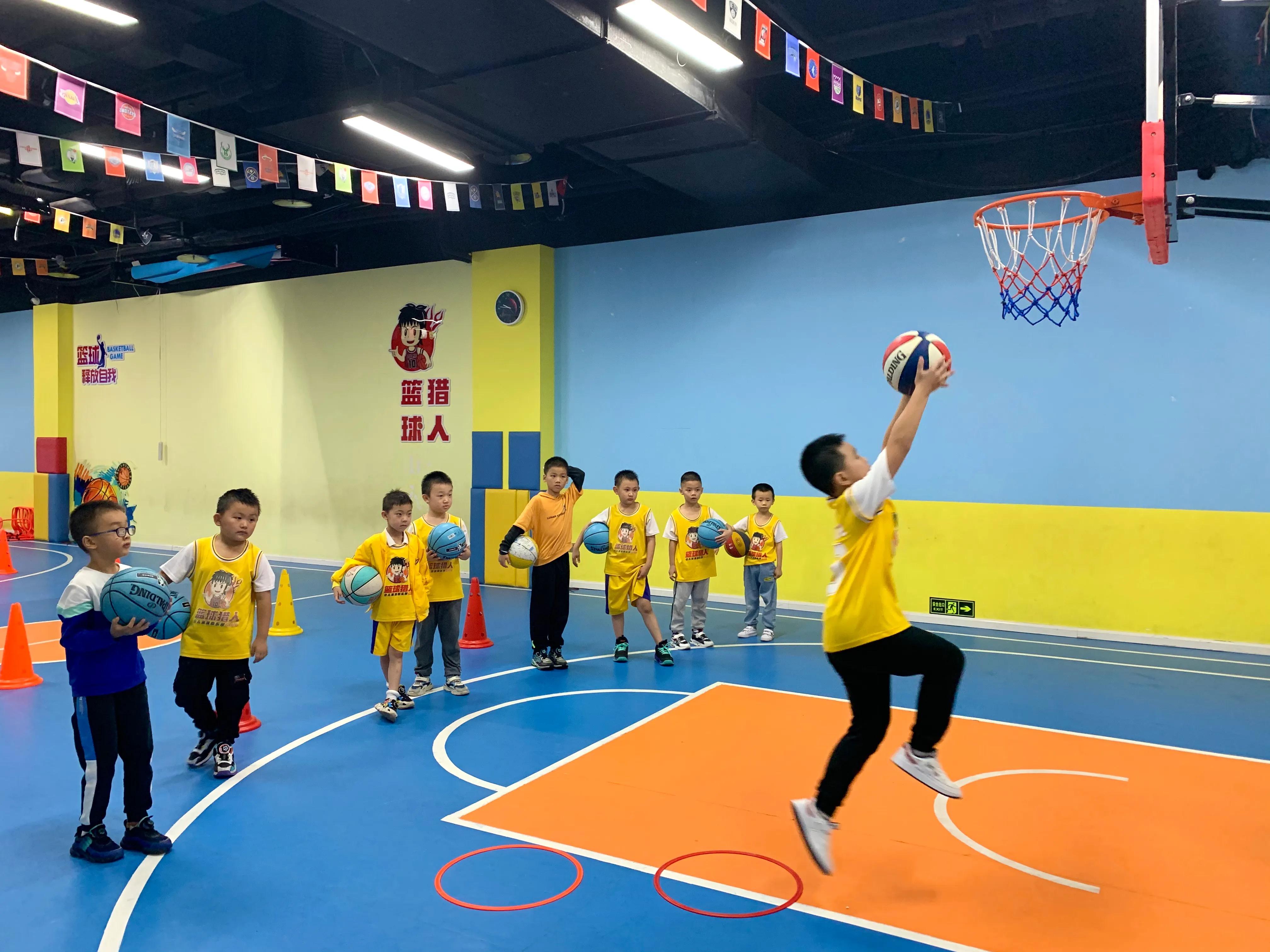 提高篮球的战术训练用什么方法,篮球场上最实用的招数