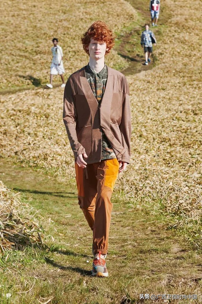 那些秀场上的“丑”鞋子