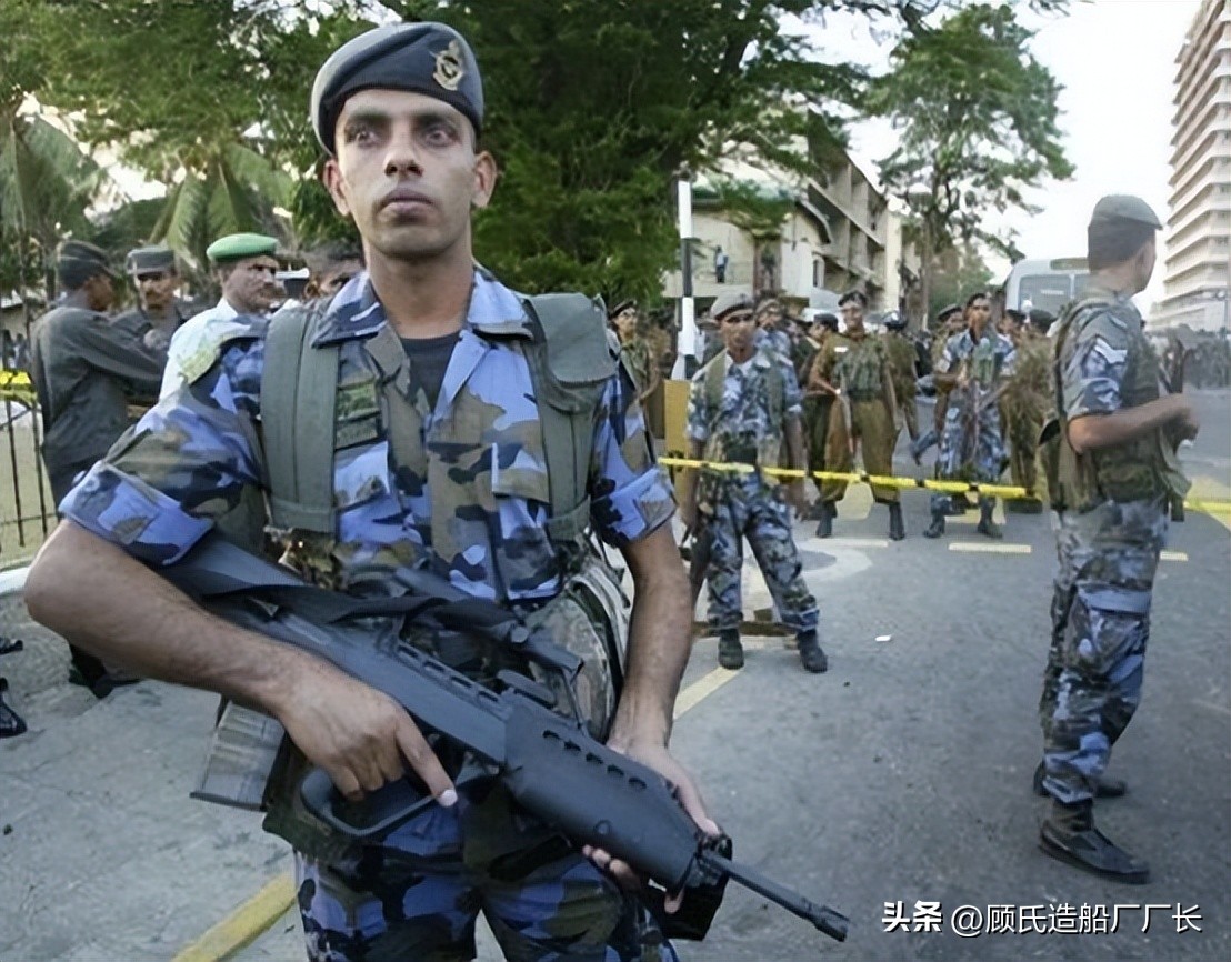 MP5不敌56式的后果，半支空军报销，2001年卡图纳亚克基地奇袭战