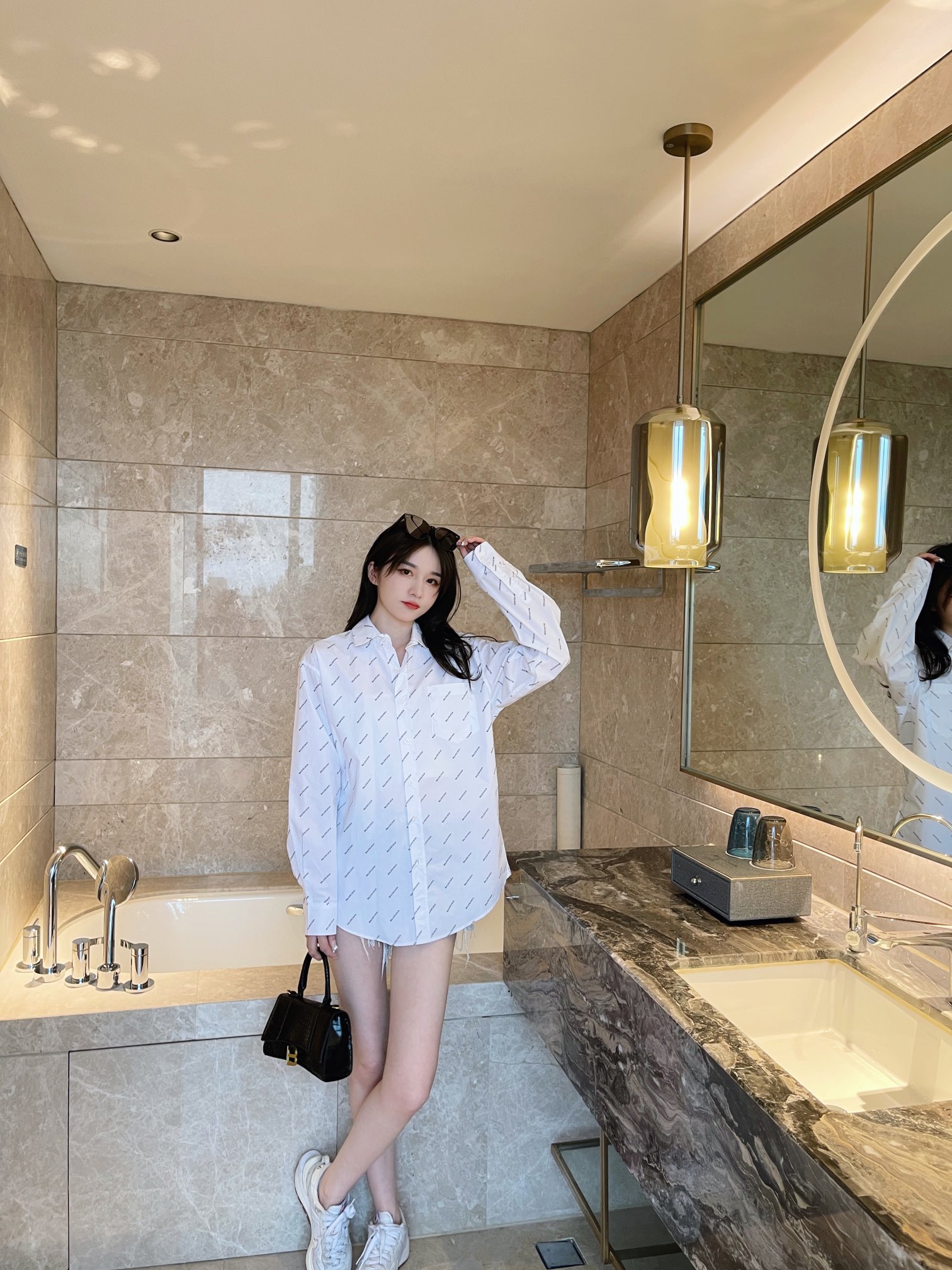 BALENCIAGA巴黎世家经典斜纹弹幕满印长袖衬衫再也不单调完美还原