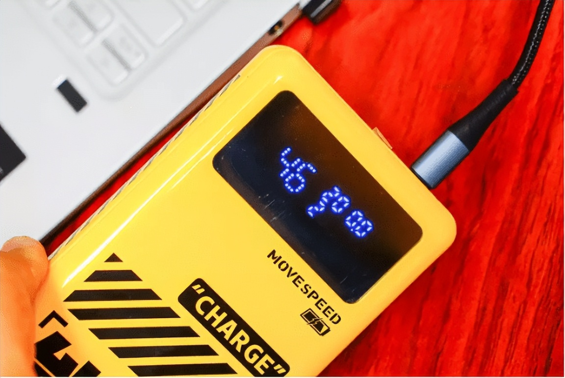 户外笔记本电脑充电的充电宝,大容量可充笔记本移动电源