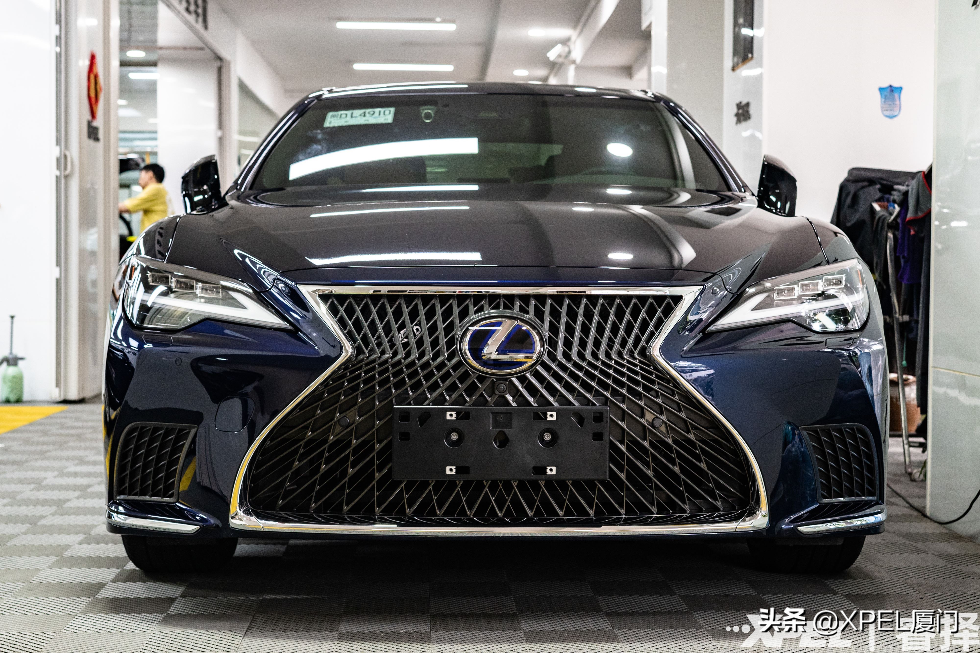 隐形车衣是用胶贴还是水贴,厦门xpel新车需要贴隐形车衣吗