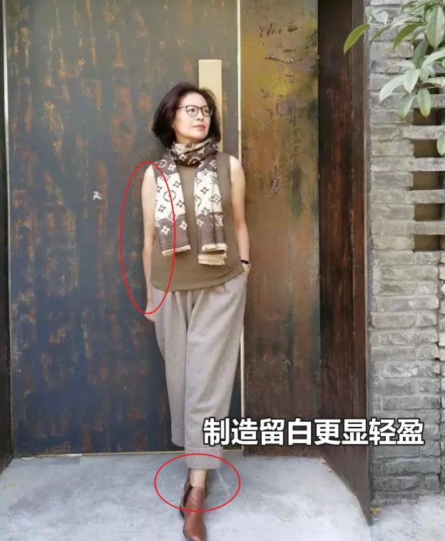 运动鞋这样穿不但知性优雅还减龄,适合50岁女人的运动鞋