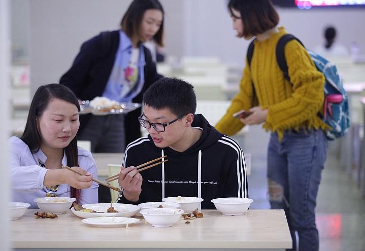 面对快餐式爱情大学生应该怎么做,大学生快餐式恋爱和快餐建立感情