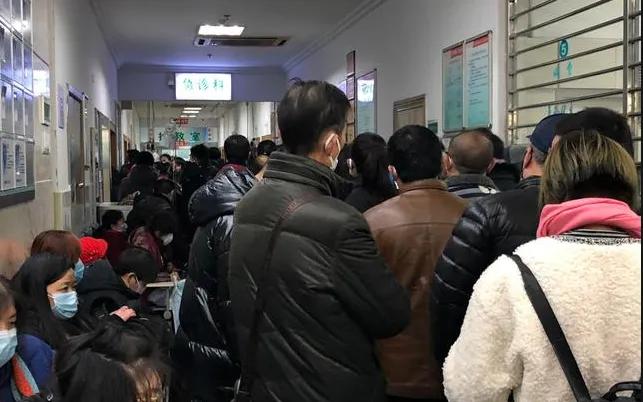 全民感染的时候布洛芬一粒难求，现如今上百盒丢弃在垃圾桶