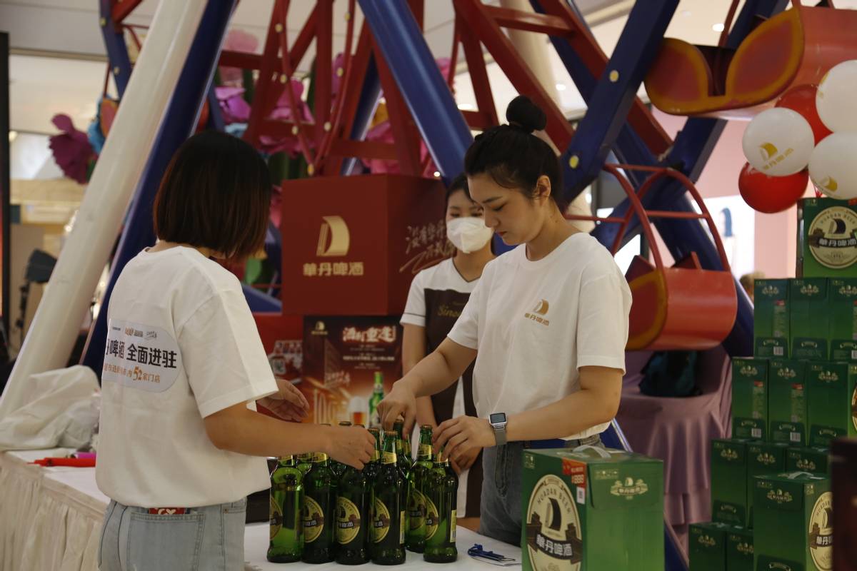 华丹啤酒长春欧亚超市首发，本地品牌强强联手打造零售业态新标杆