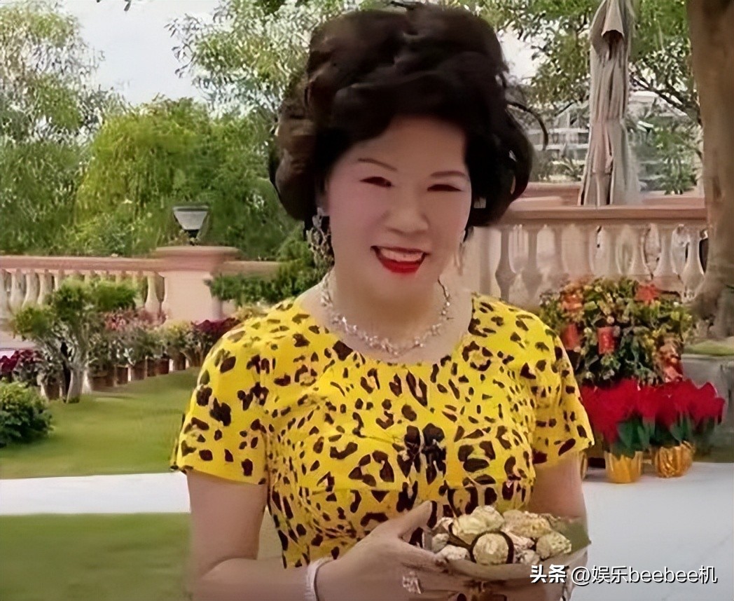 “全网第一富婆”鲍鱼家姐，豪宅堪比豪华宫殿，她究竟有什么来头