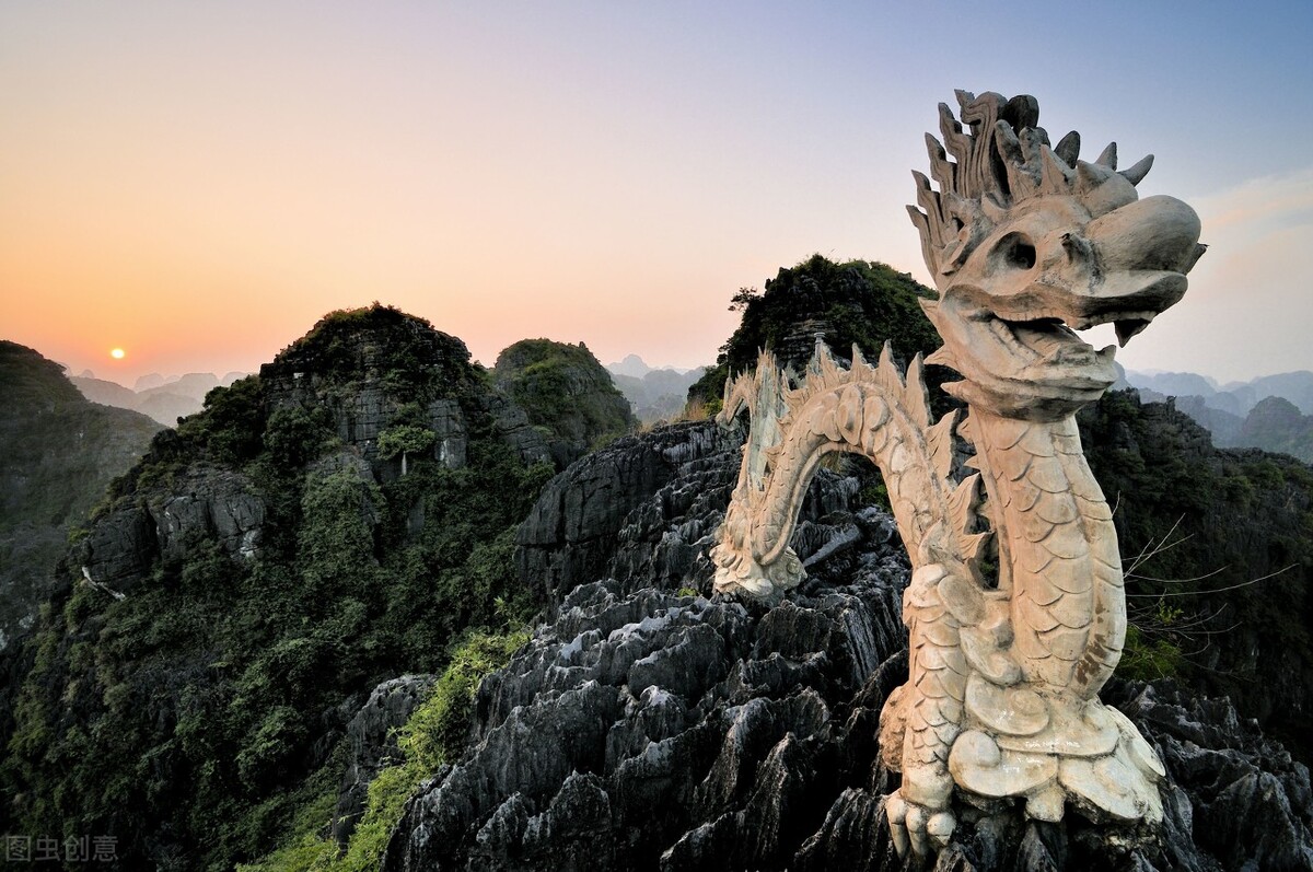 十七年前为了上山寻找真龙的莒城一怪现状如何？