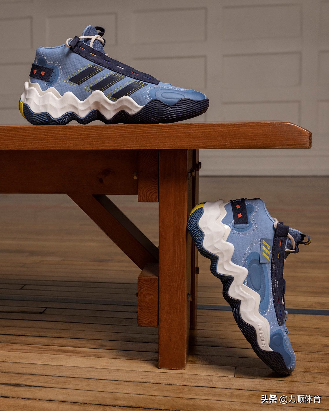 阿迪达斯陈列创意图片冬款,阿迪达斯展柜图片大全