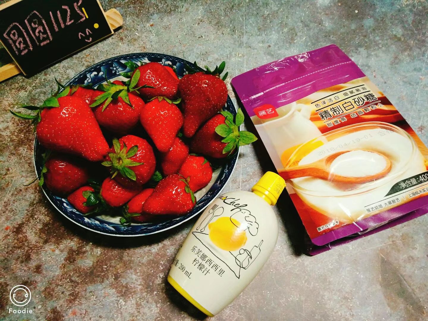 自制草莓酱安全无添加超级好吃,自制草莓酱冰箱放一年还能吃吗