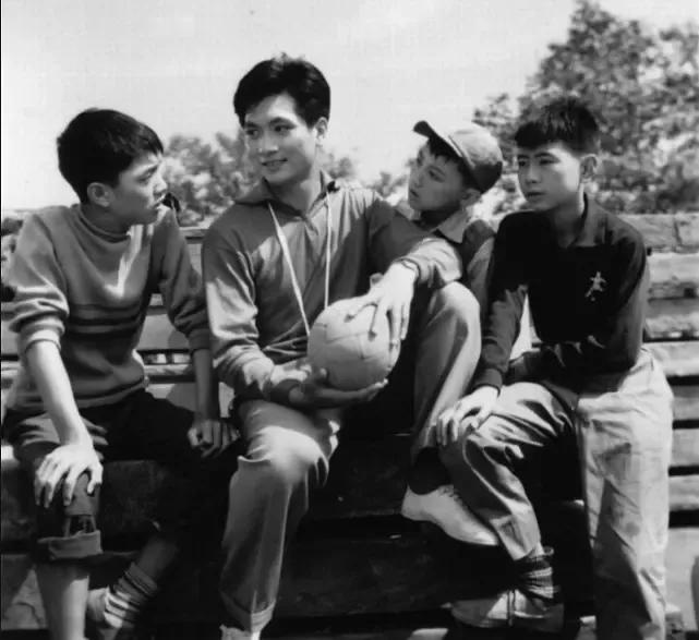 老电影海燕,老电影两个小足球队1956插曲