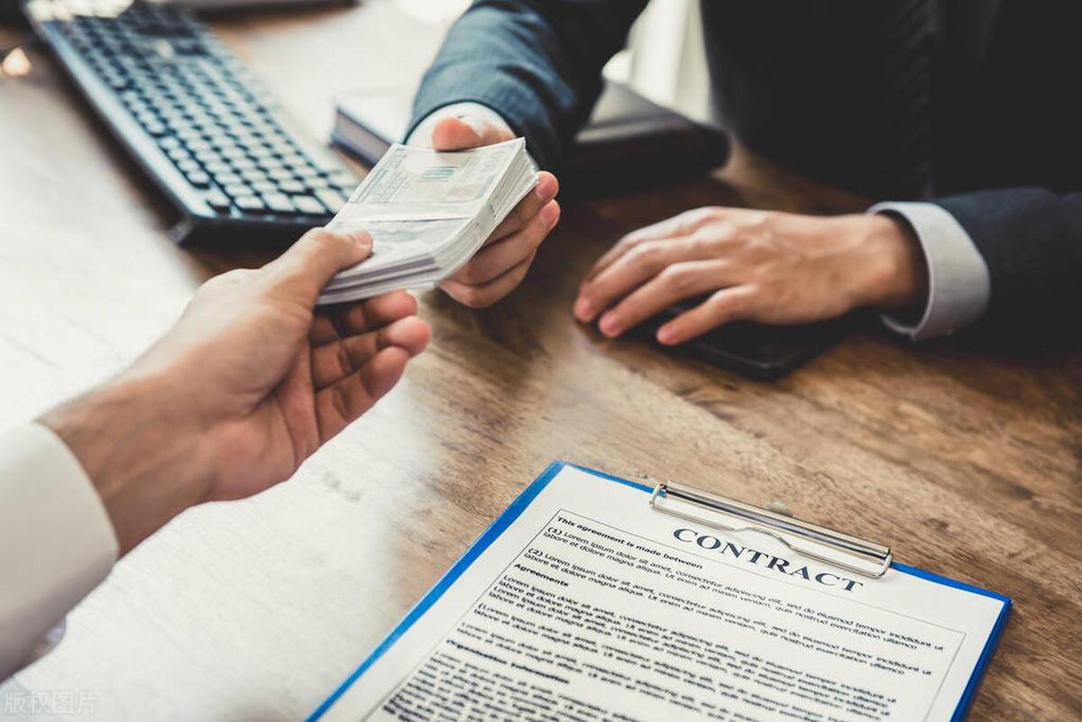 以借为名不还公款是否构成贪污罪,与贪污犯共谋贪污构成什么罪