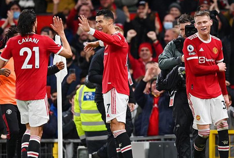 曼联最新的比赛c罗70米回防,曼联c罗从禁区外争顶