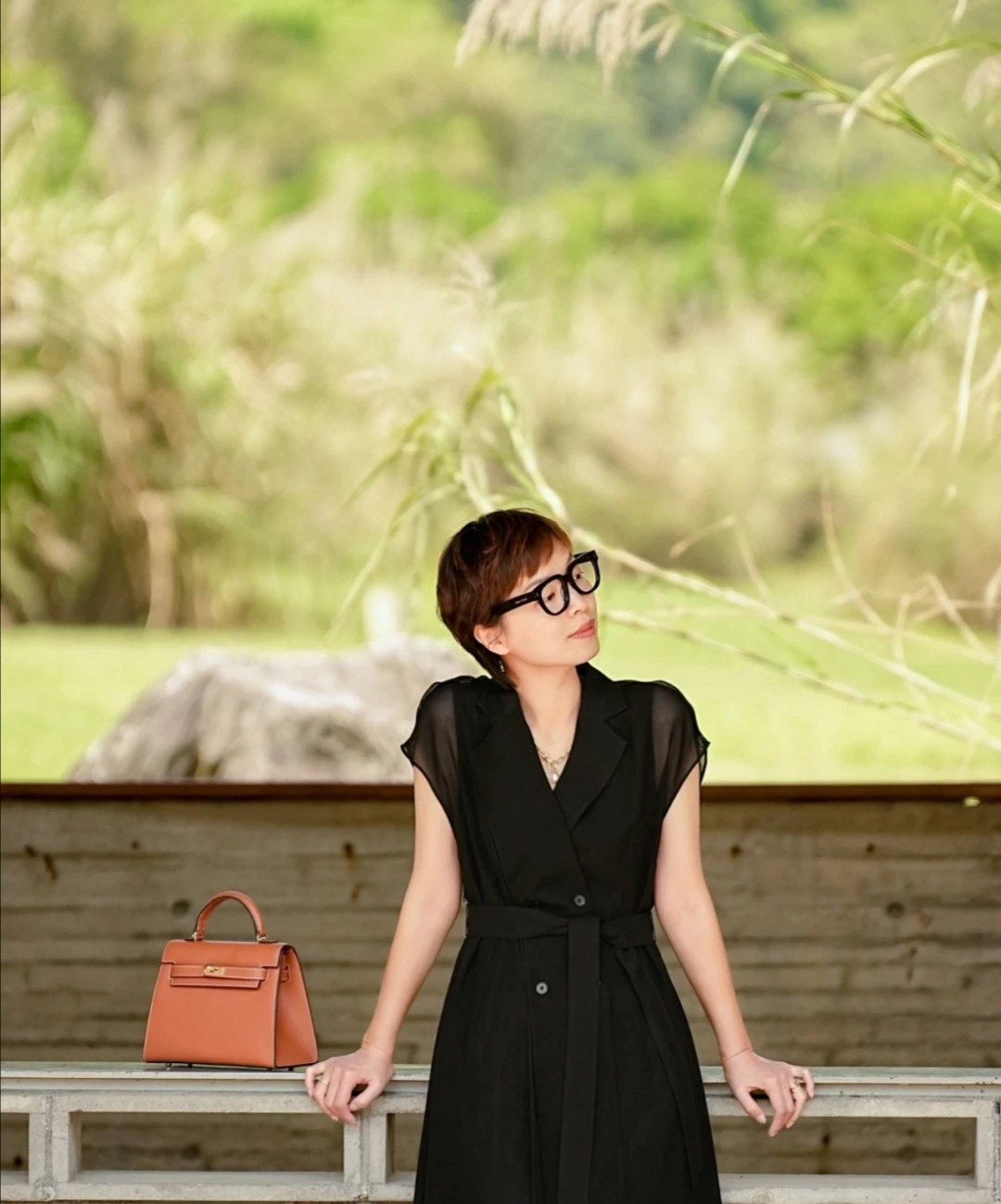 女人老了留长发还是短发好,55岁以后的女人留长发还是短发好