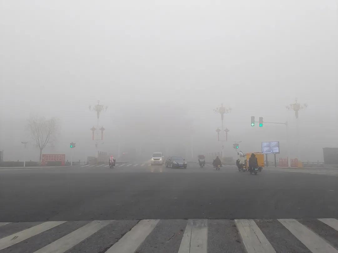 河南省驻马店市汝南县大雾预警,今晨大雾宛如仙境