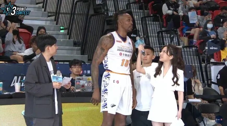 湖人2020夺冠霍华德精彩集锦,湖人击败灰熊霍华德出场没