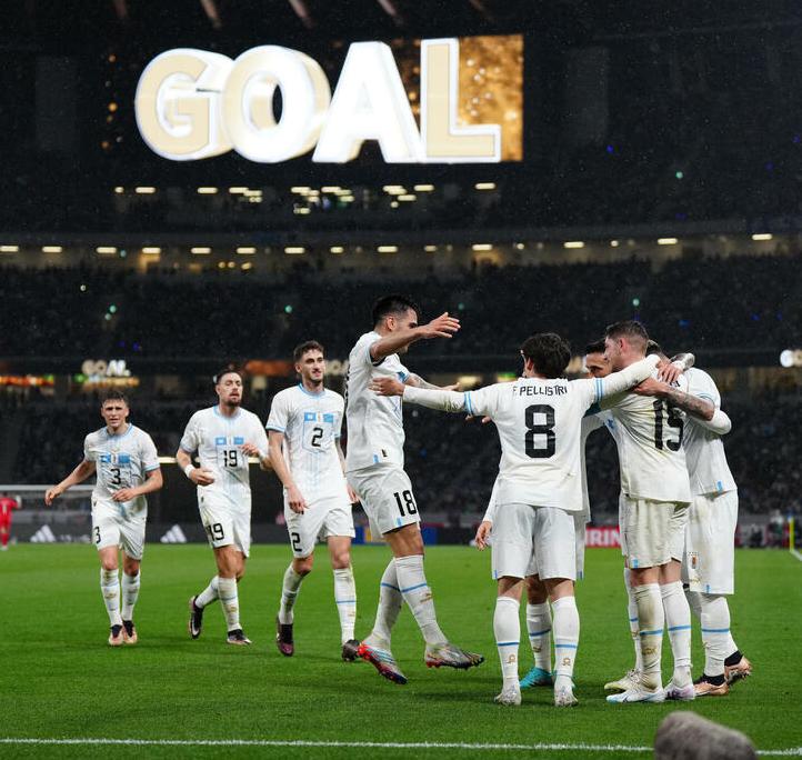 亚洲2支球队接连爆冷,2比3输沙特后的中国足球